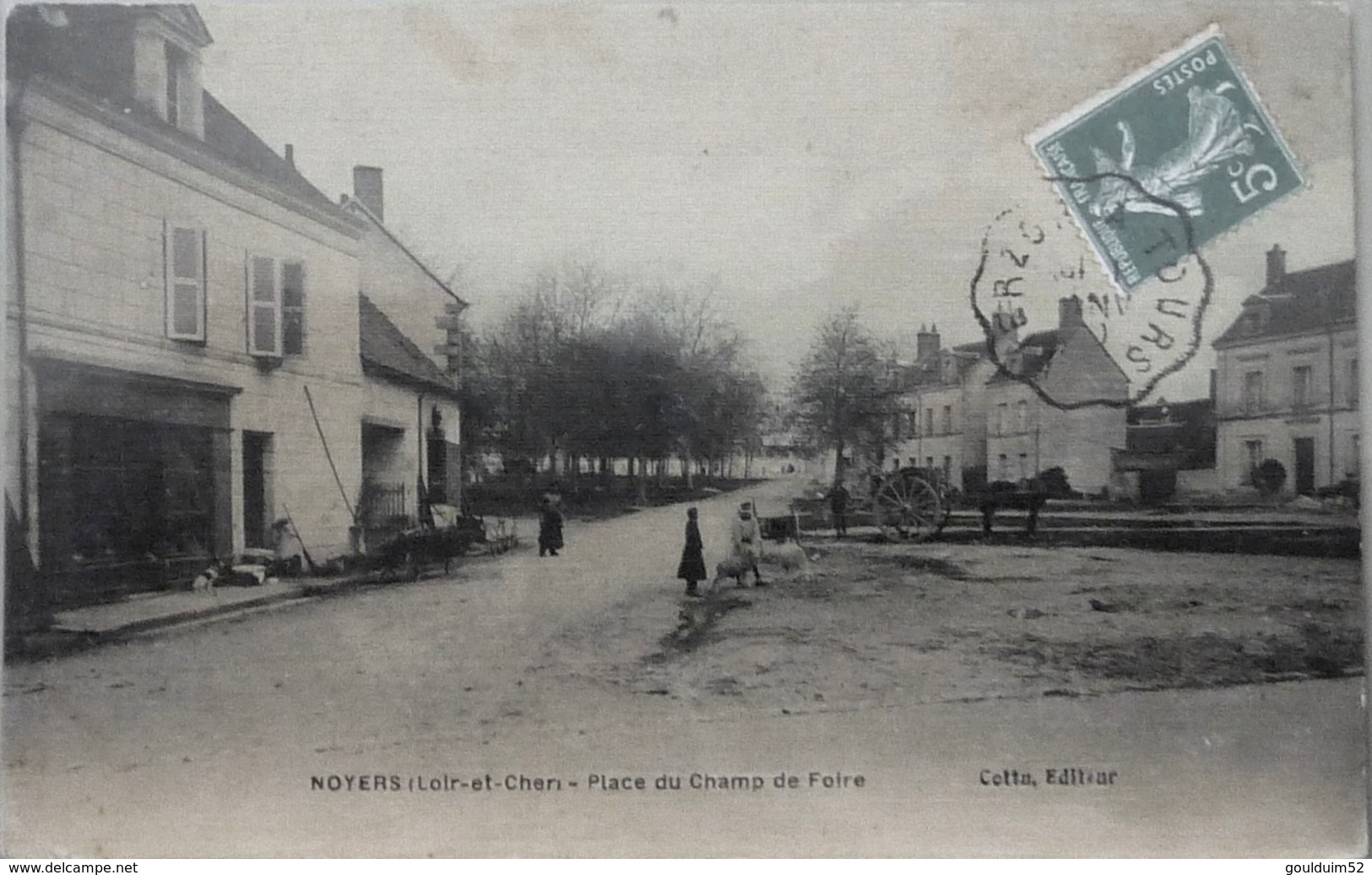 Place Du Champ De Foire - Noyers Sur Cher