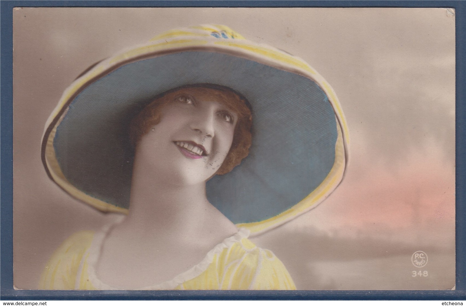 = Carte Postale Portrait De Femme Coiffée D'un Chapeau Postée Le 11.10.21 à Berlaimont - Frauen