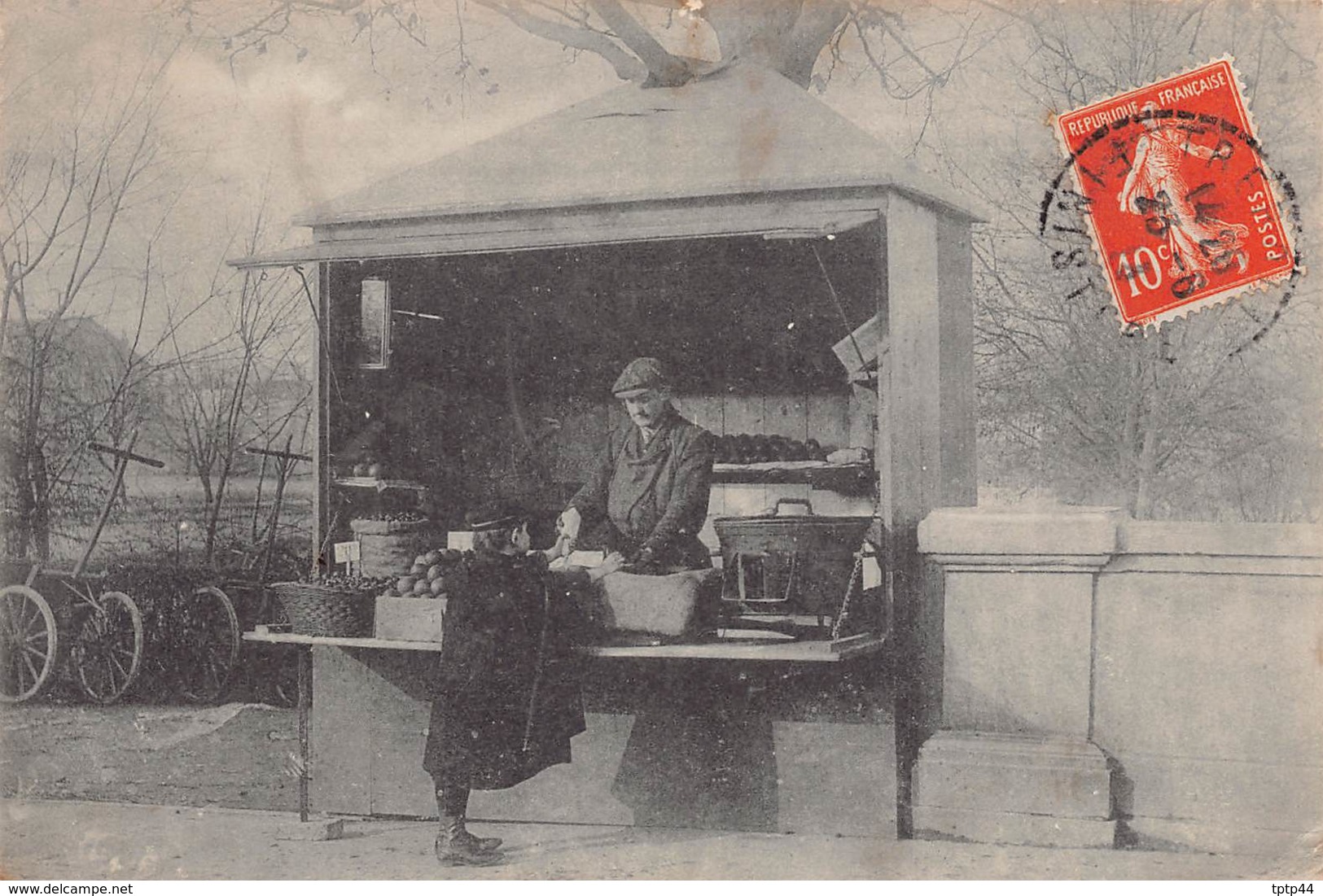 Carte Photo Postée De Tréboul (Finistère) 1913 - Marchand Kiosque - Marchands