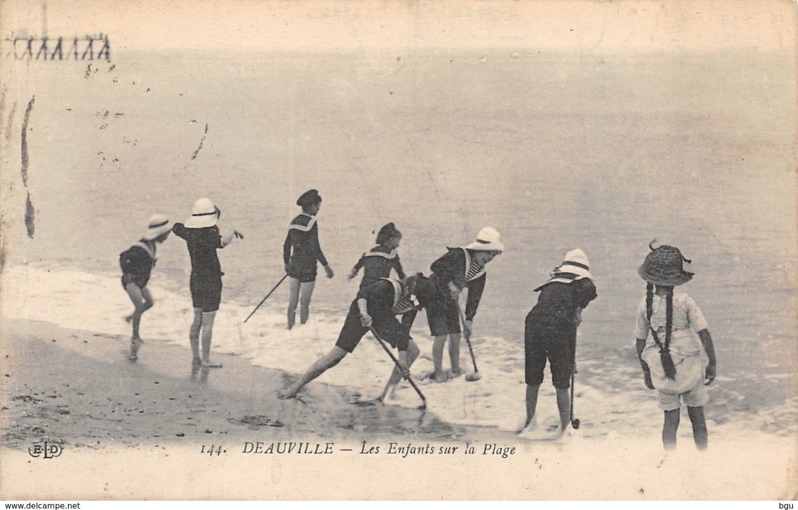 Deauville (14) - Les Enfants Sur La Plage - Deauville