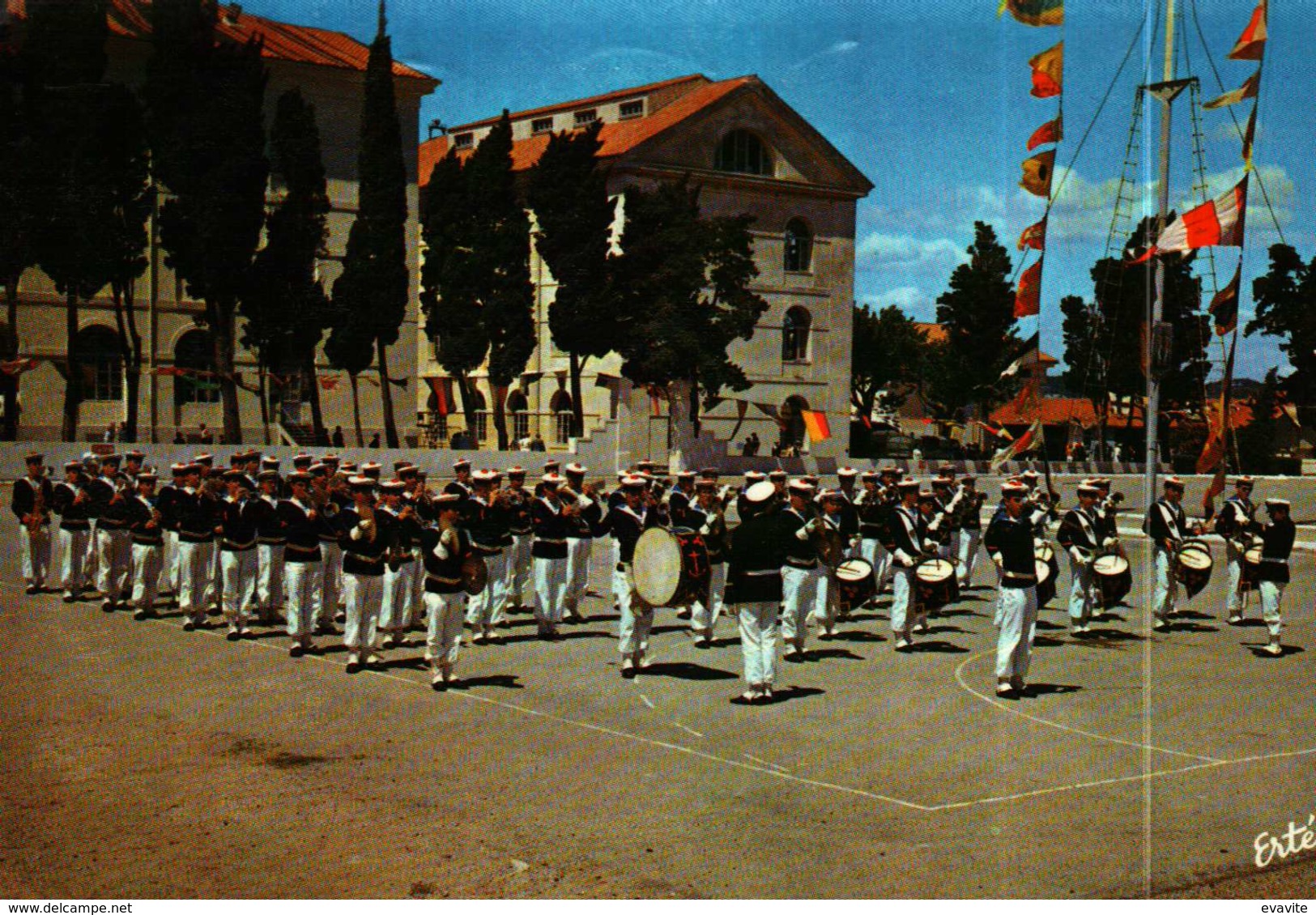 CPSM     (83)     SAINT-MANDRIER - Groupe Des Ecoles De Mécaniciens - La Musique Du G.E.M. (timbre Franchise Militaire) - Saint-Mandrier-sur-Mer