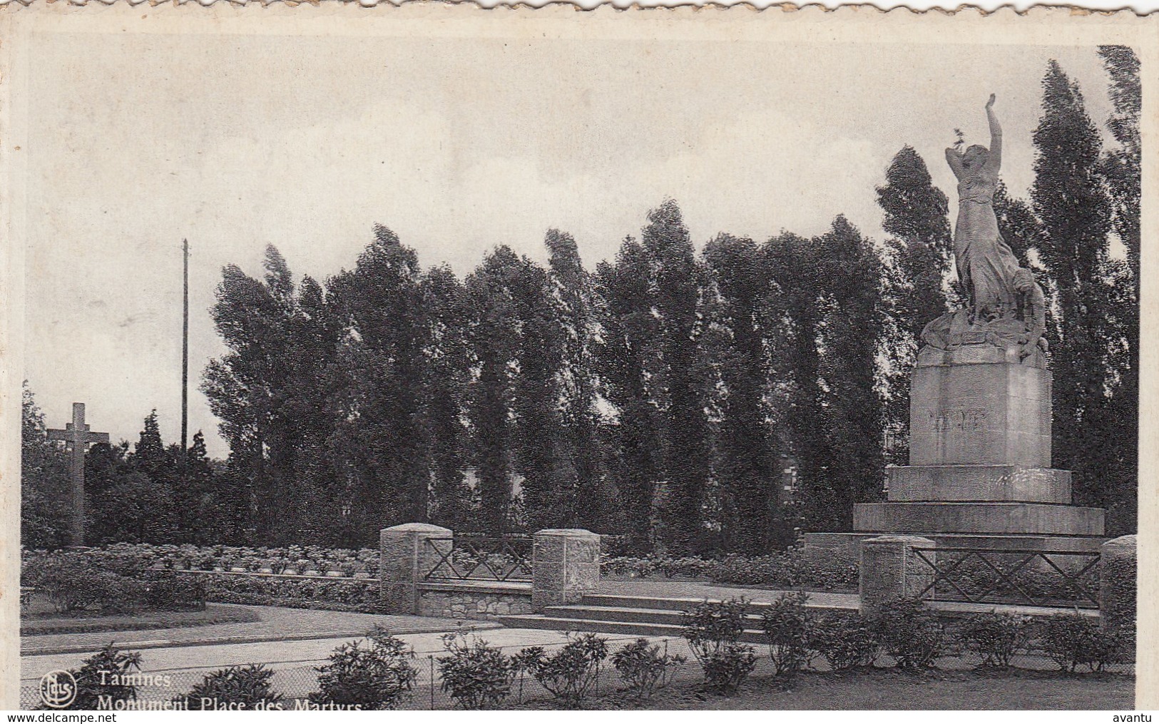 TAMINES / PLACE DES MARTYRS / LE MONUMENT 1914-18 - Sambreville