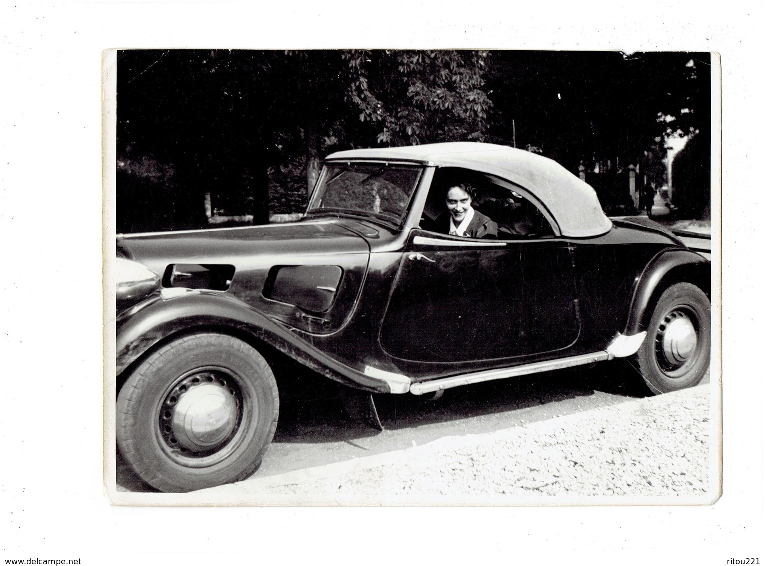 Grande Photographie Voiture Gros Plan - TRACTION CITROËN Cabriolet - Femme Au Volant - Cars