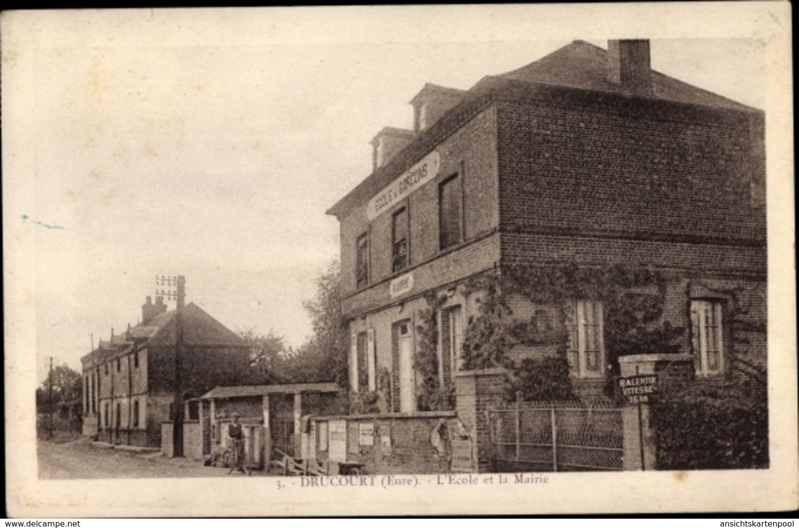 Cp Drucourt Eure, L'Ecole, Mairie - Autres & Non Classés