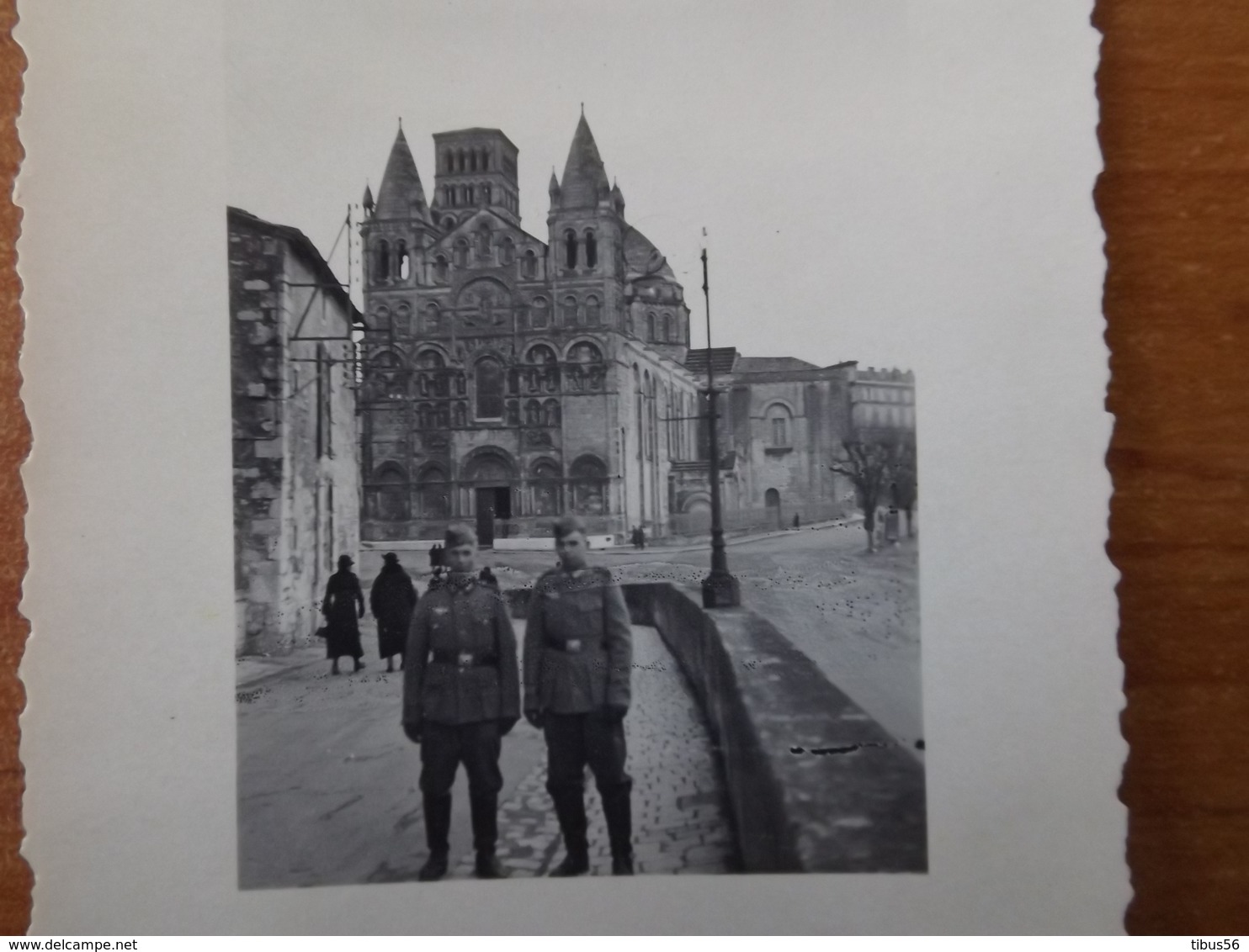 WW2 GUERRE 39 45 ANGOULEME SOLDATS ALLEMANDS POSANT DEVANT CATHEDRALE SAINT PIERRE - Angouleme