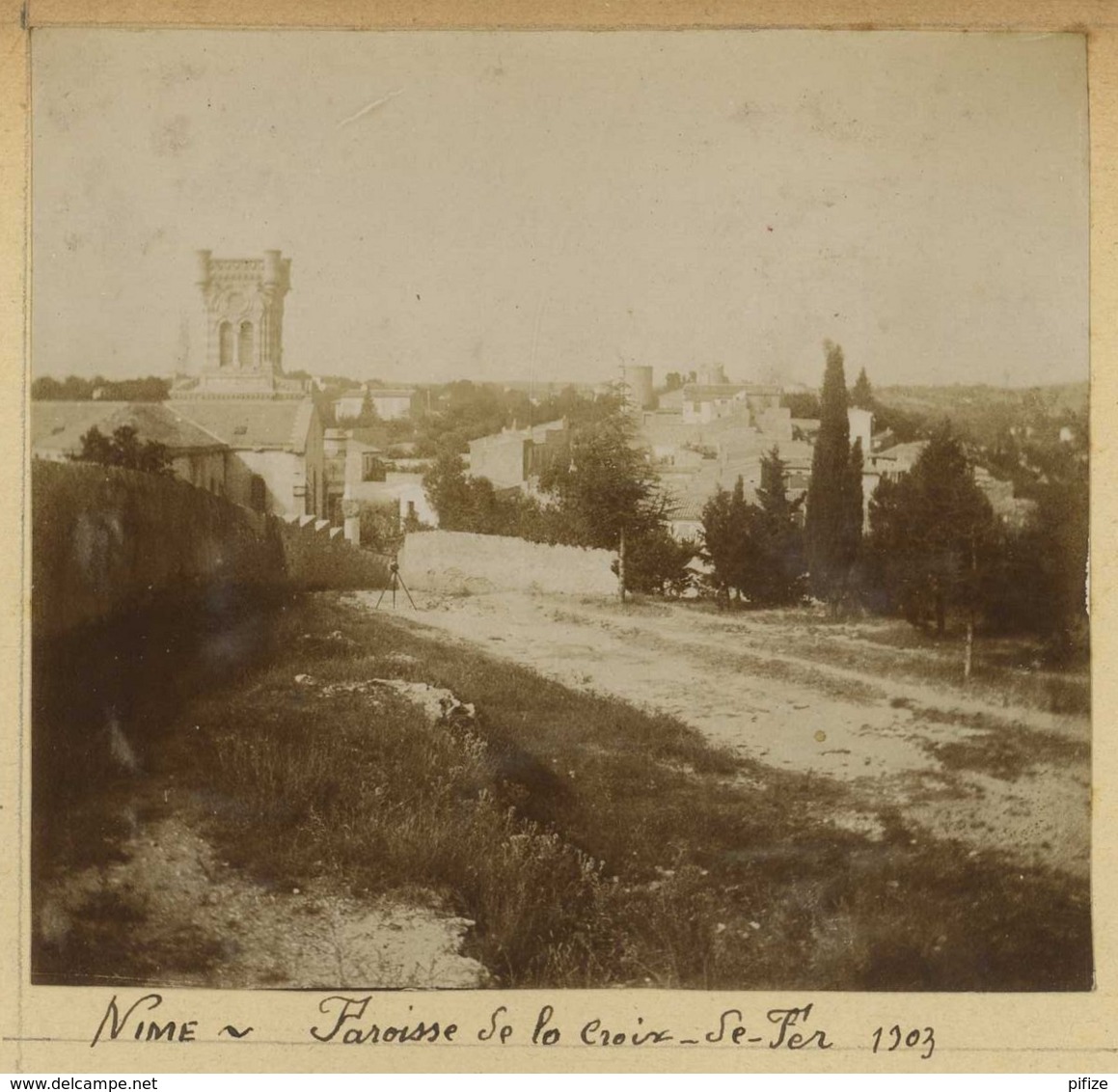 Gard . Nîmes . Eglise Saint-Luc . - Lieux