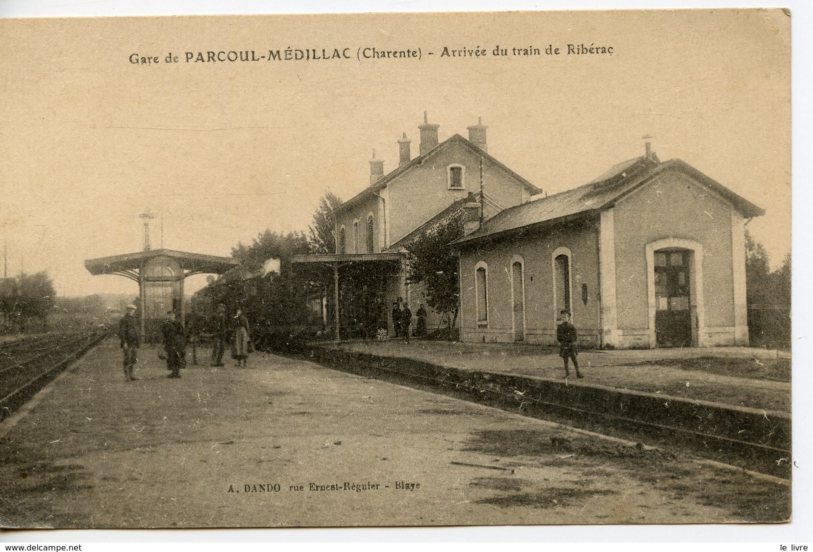 1411. CPA 16 GARE DE PARCOUL-MEDILLAC. ARRIVEE DU TRAIN DE RIBERAC - Autres & Non Classés