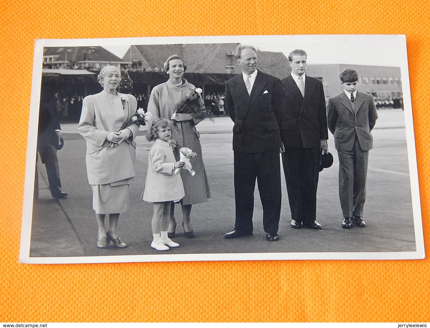 FAMILLE ROYALE BELGIQUE - Roi Léopold III, Reine Elisabeth,  Princesse De Réthy, Princes Albert Et Alexandre - Königshäuser