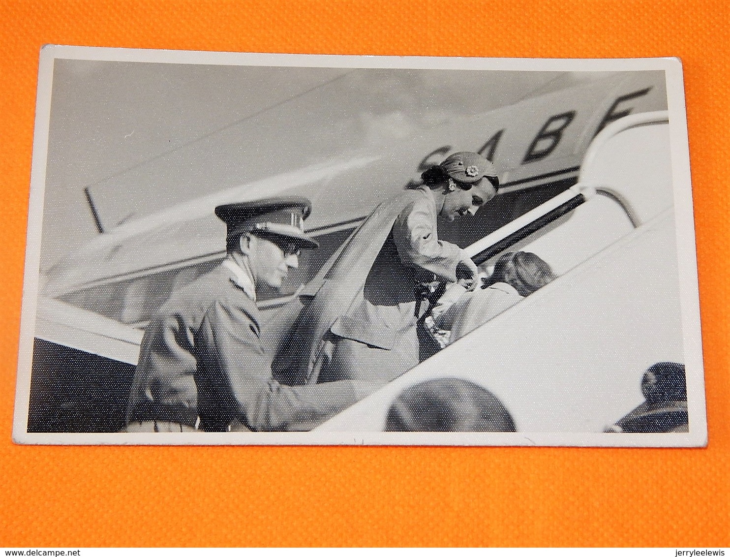 FAMILLE ROYALE BELGIQUE -  Roi Baudouin Et La Princesse De Réthy à L'aéroport - Familles Royales