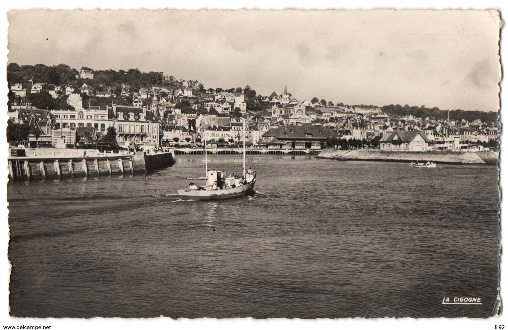 CPSM PF 14 - DEAUVILLE - TROUVILLE (Calvados) - 14.220.77. L'Entrée Du Port - Deauville