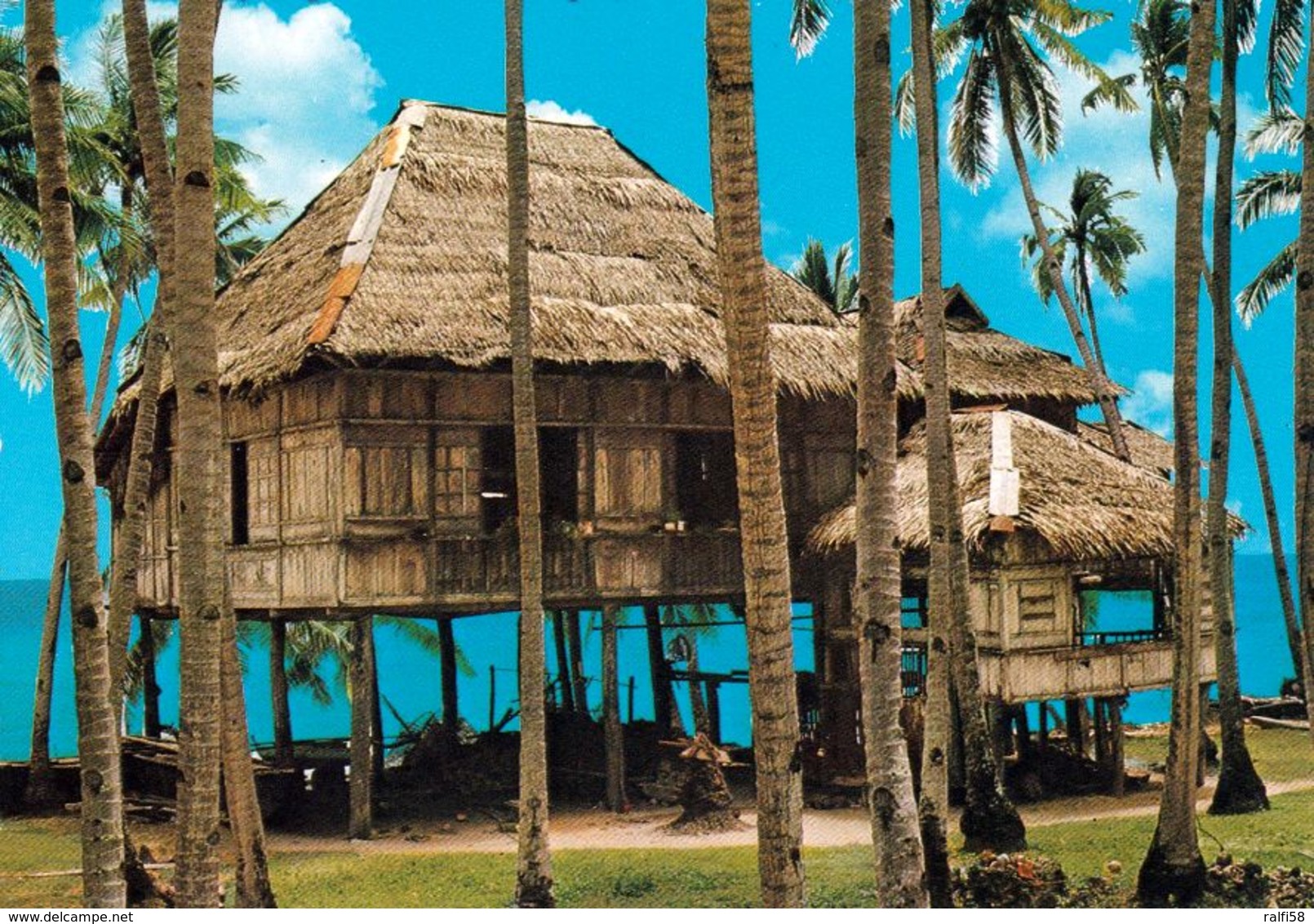 1 AK Philippinen * Traditional House Built From Coconut, Bamboo And Nipa Palm * - Philippinen