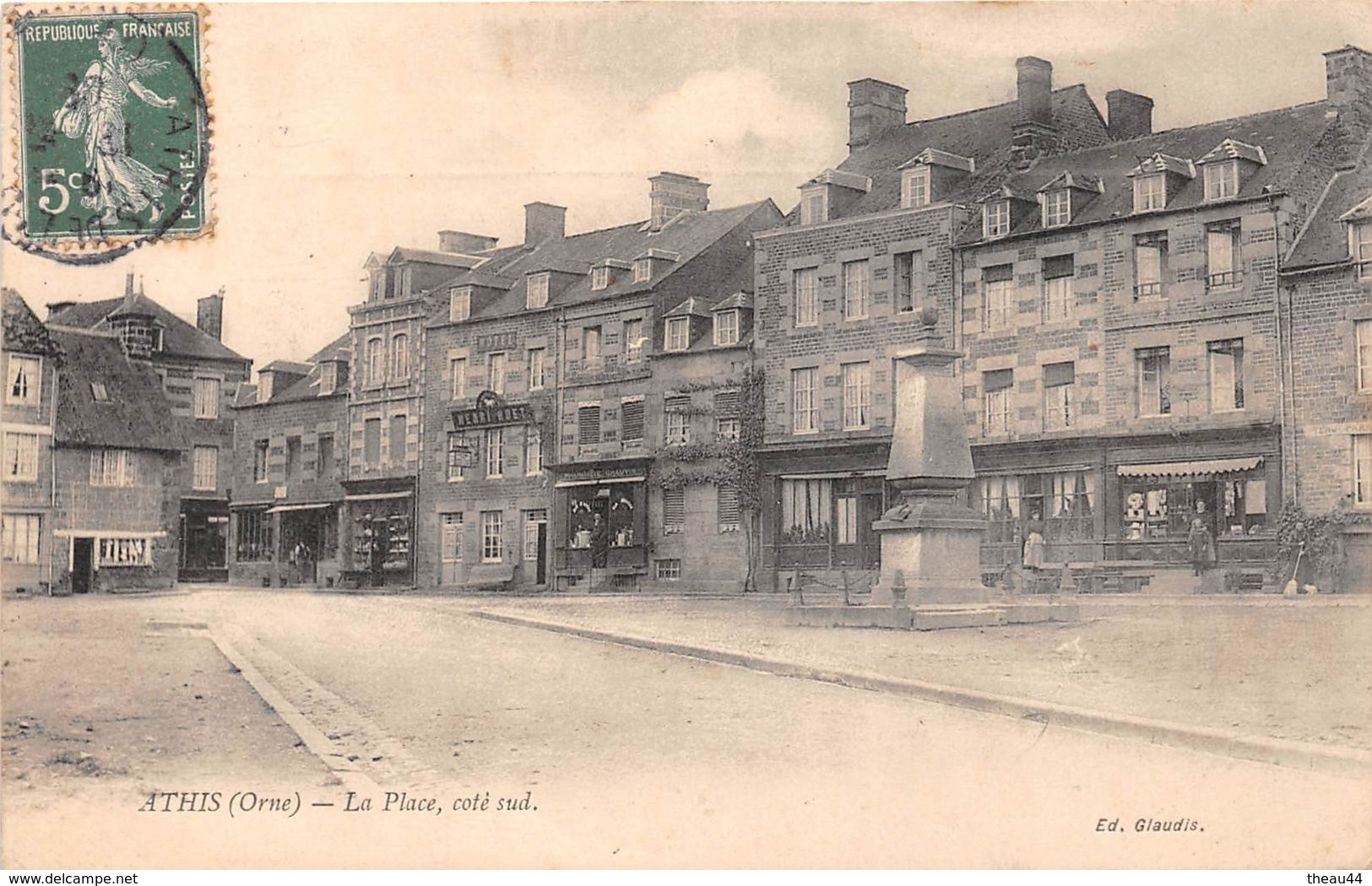 ¤¤  -  ATHIS   -  La Place   -  Hôtel " Henri HUET "  -  Pharmacie " CHAUVIN "    -  ¤¤ - Athis De L'Orne