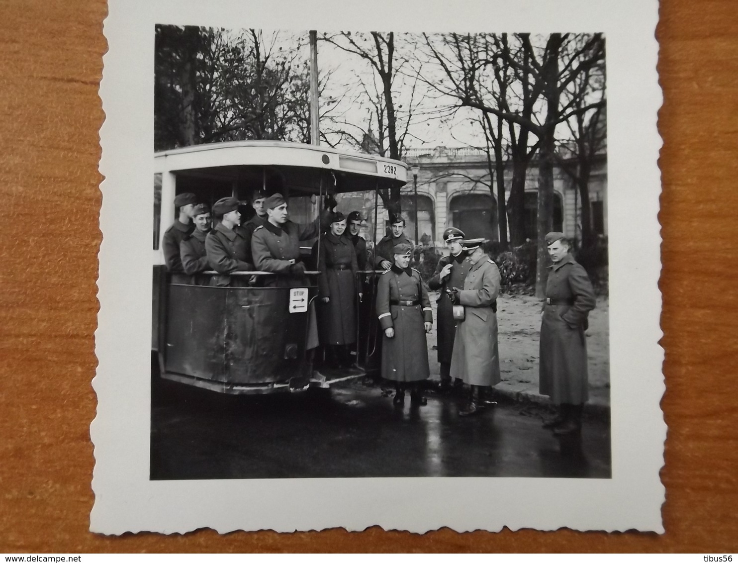 WW2 GUERRE 39 45 VERSAILLES SOLDATS ALLEMANDS PRENANT UN AUTOBUS PARISIEN 1941 - Versailles