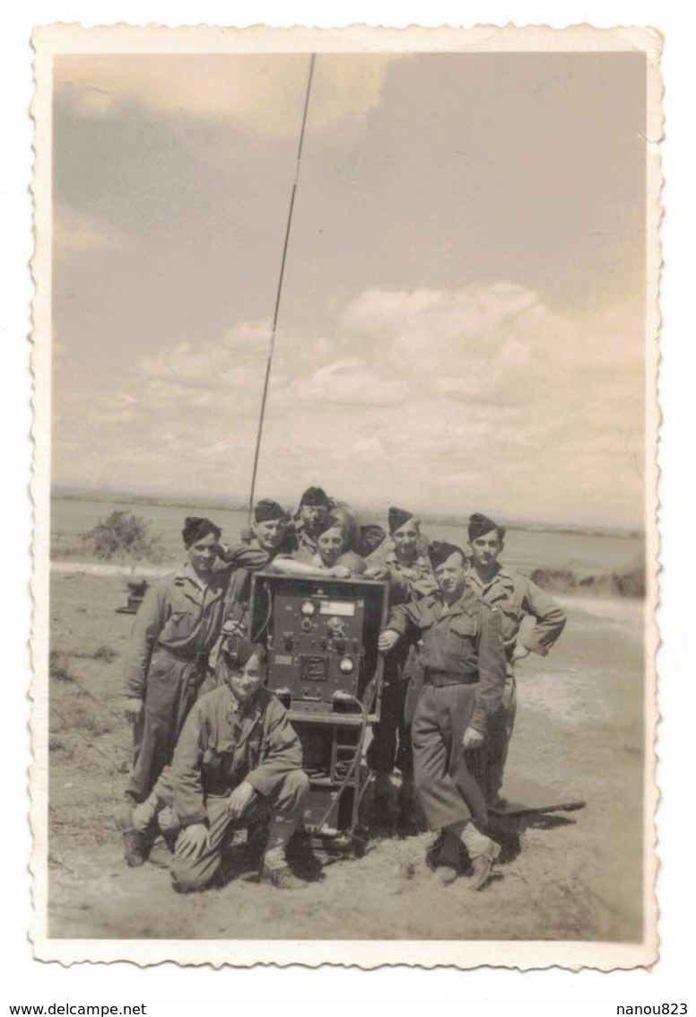 MILITARIA TRANSMISSION SOUVENIR MILITAIRES ET RADIO  VERITABLE PHOTO DENTELEE A LOCALISER A IDENTIFIER - War, Military