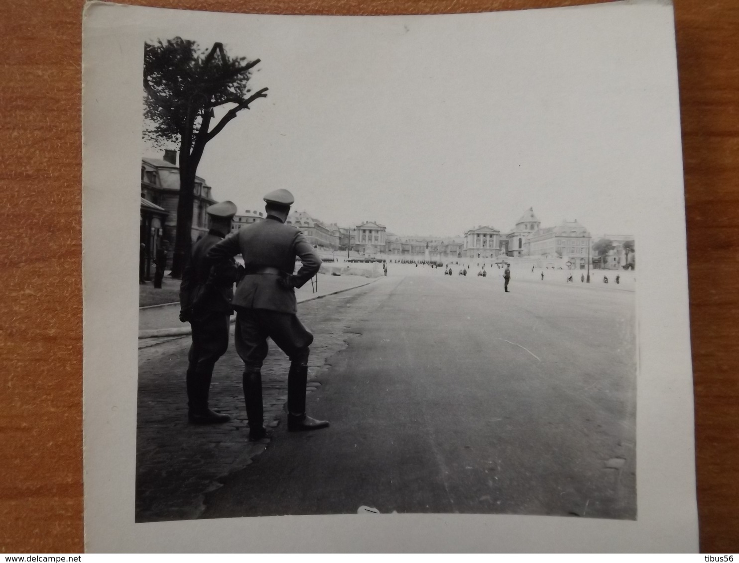 WW2 GUERRE 39 45 VERSAILLES OFFICIERS ALLEMANDS DEVANT L AVENUE MENANT AU CHATEAU - Versailles