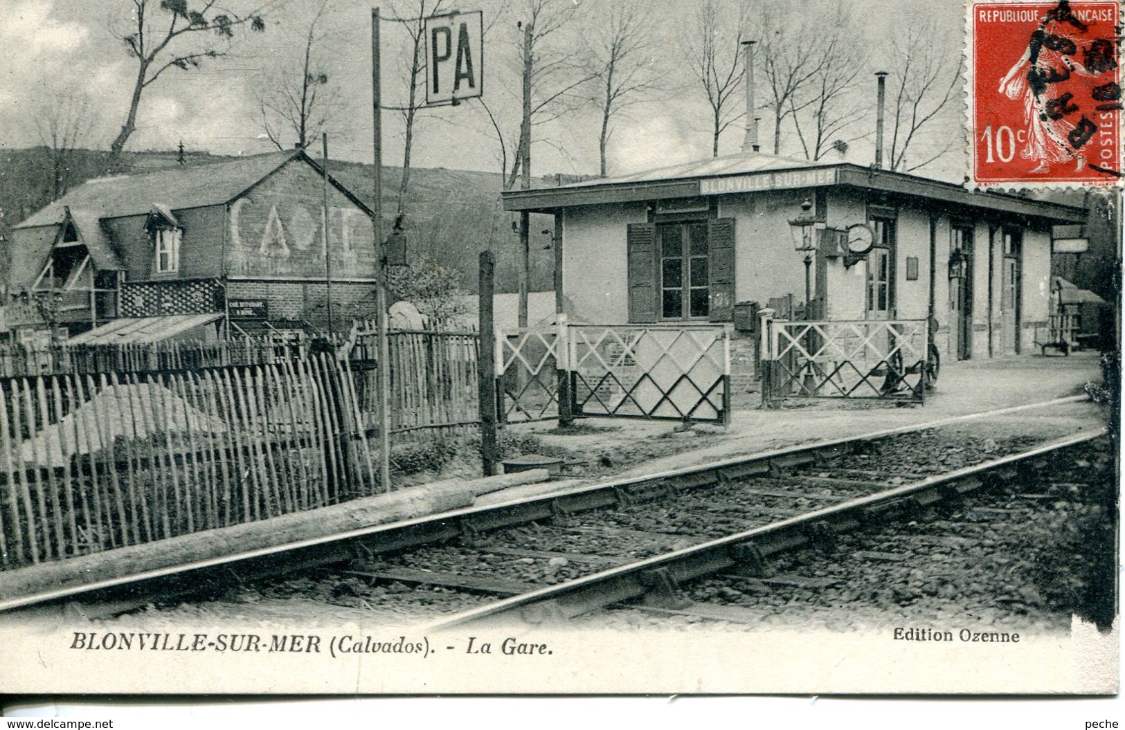 N°74453 -cpa Blonville Sur Mer -la Gare- - Autres & Non Classés