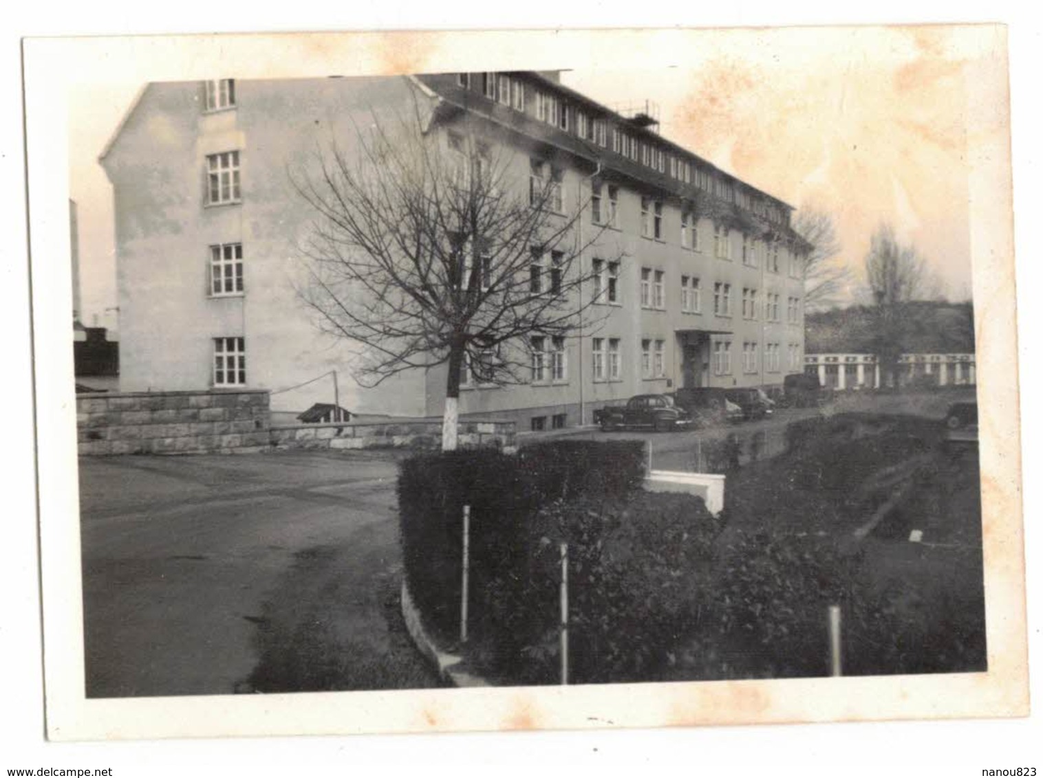 SOUVENIR D'UNE CASERNE VERITABLE PHOTO NON DENTELEE A IDENTIFIER A LOCALISER - Guerra, Militares