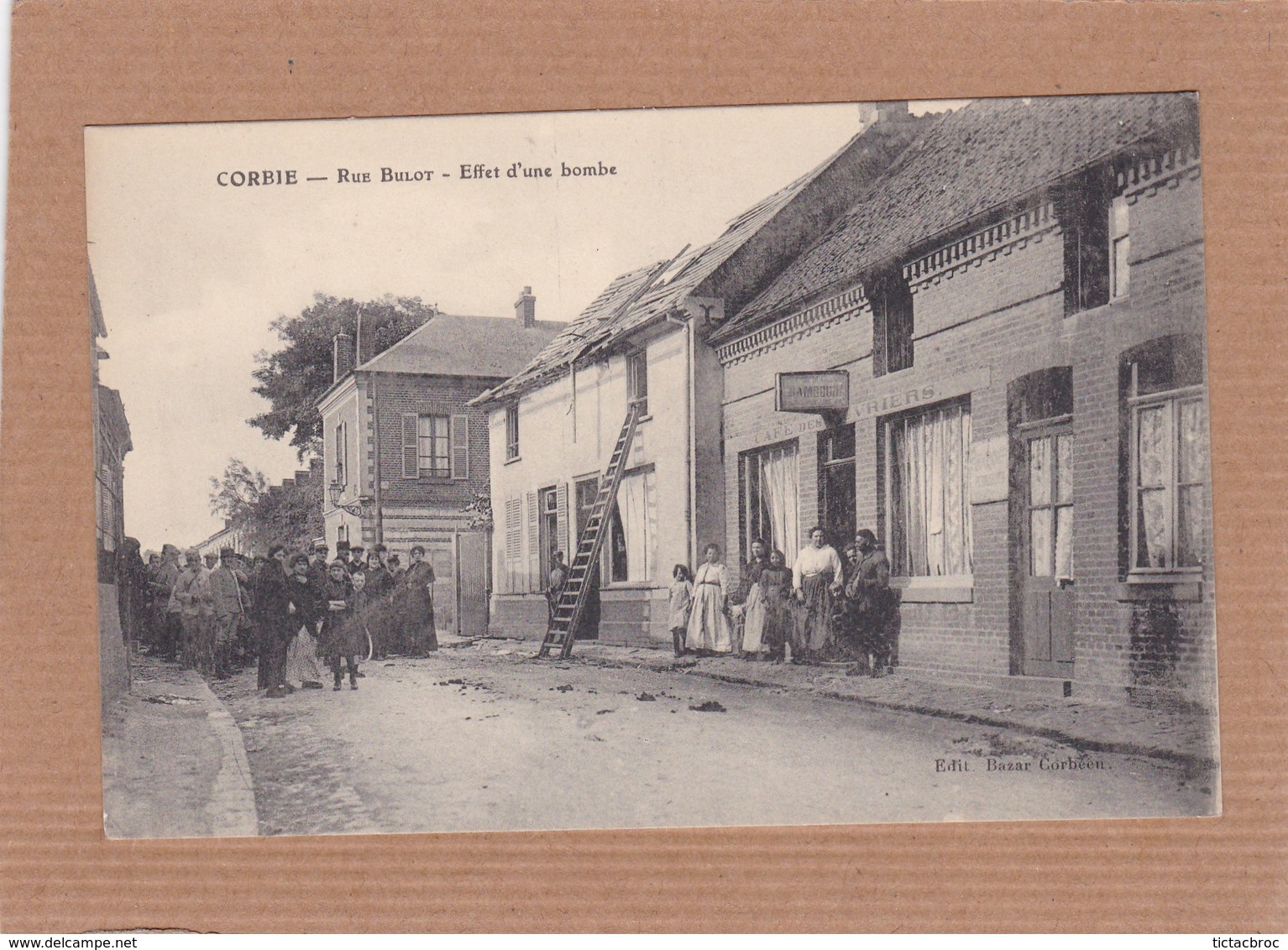 CPA 80, Corbie, Rue Bulot, Effet D'une Bombe, Animée, Café Des Ouvriers - Corbie