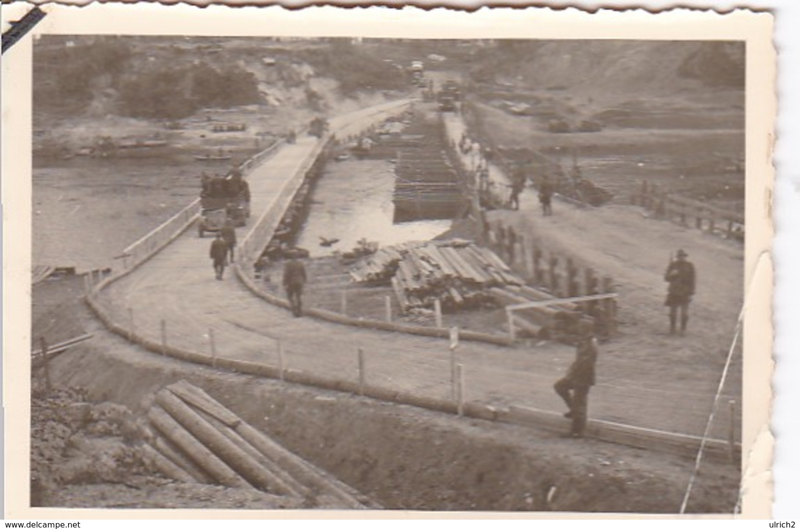 Foto Deutsche Soldaten Beim Übergang über Pontonbrücken - Lastwagen Wache - 2. WK - 8,5*5,5cm  (42544) - War, Military