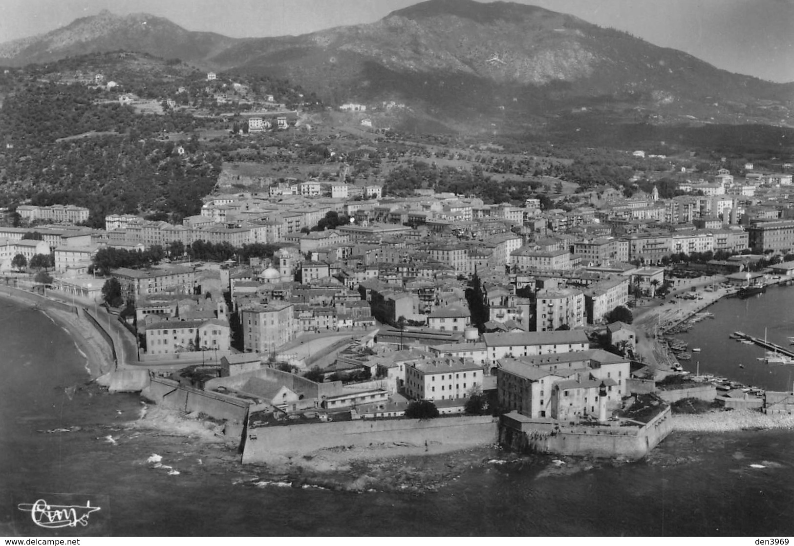 AJACCIO - Vue Panoramique Aérienne Et Les Vieux Remparts De La Citadelle - Ajaccio