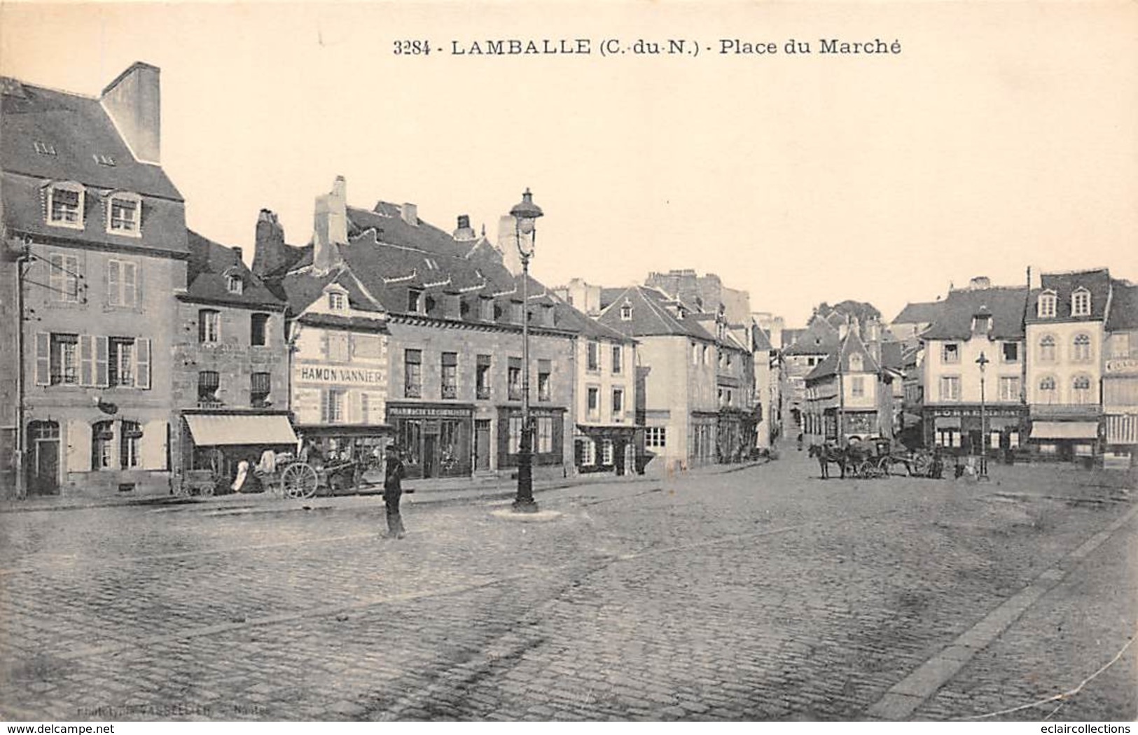 Lamballe        22          Place Du Marché     (voir Scan) - Lamballe