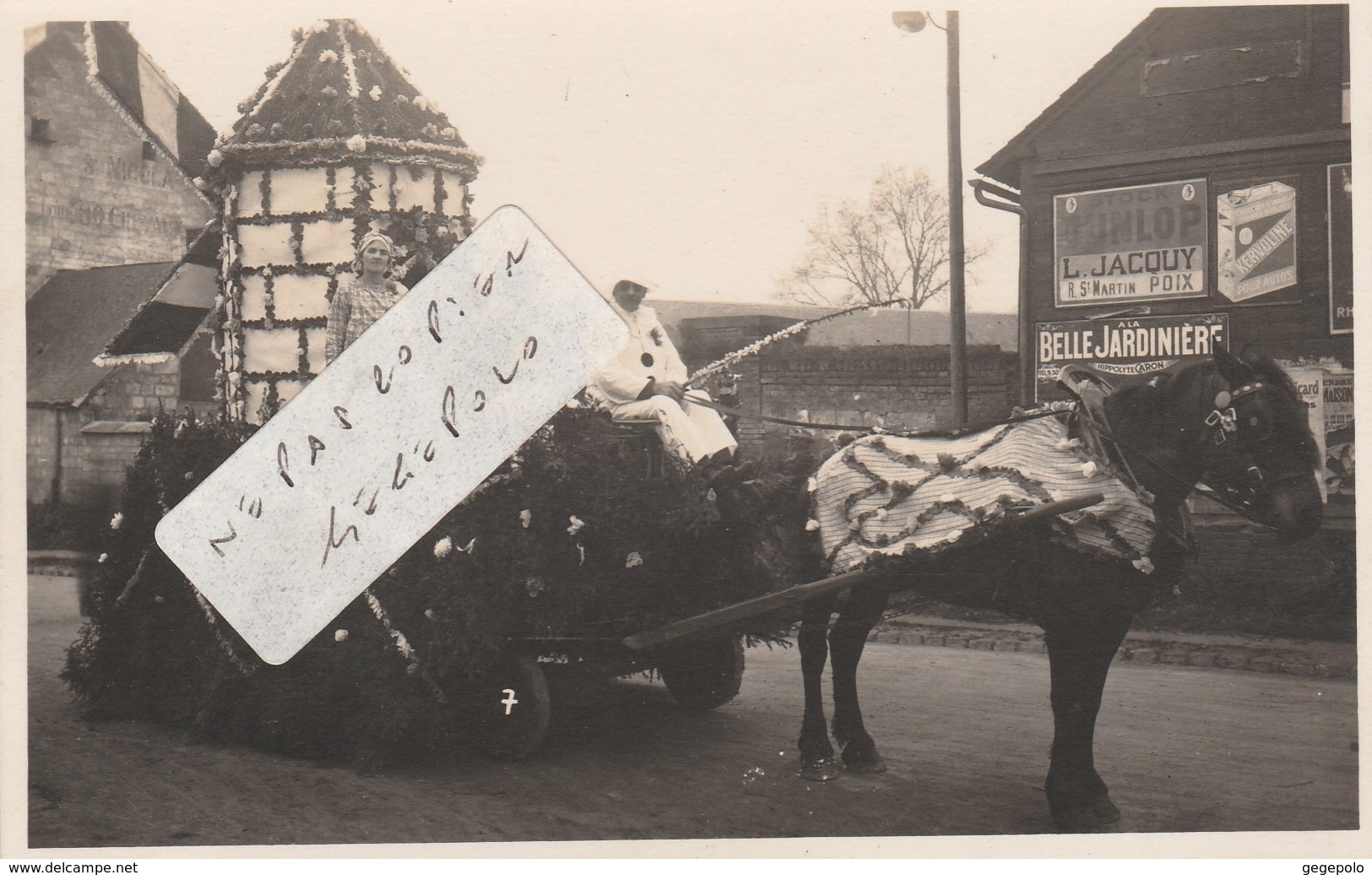 POIX De PICARDIE -Un Char Fleuri En Mai 1926 - Publicité L.Jacquy ,rue St-Martin Et Belle Jardinière ( Carte Photo ) 1/3 - Poix-de-Picardie