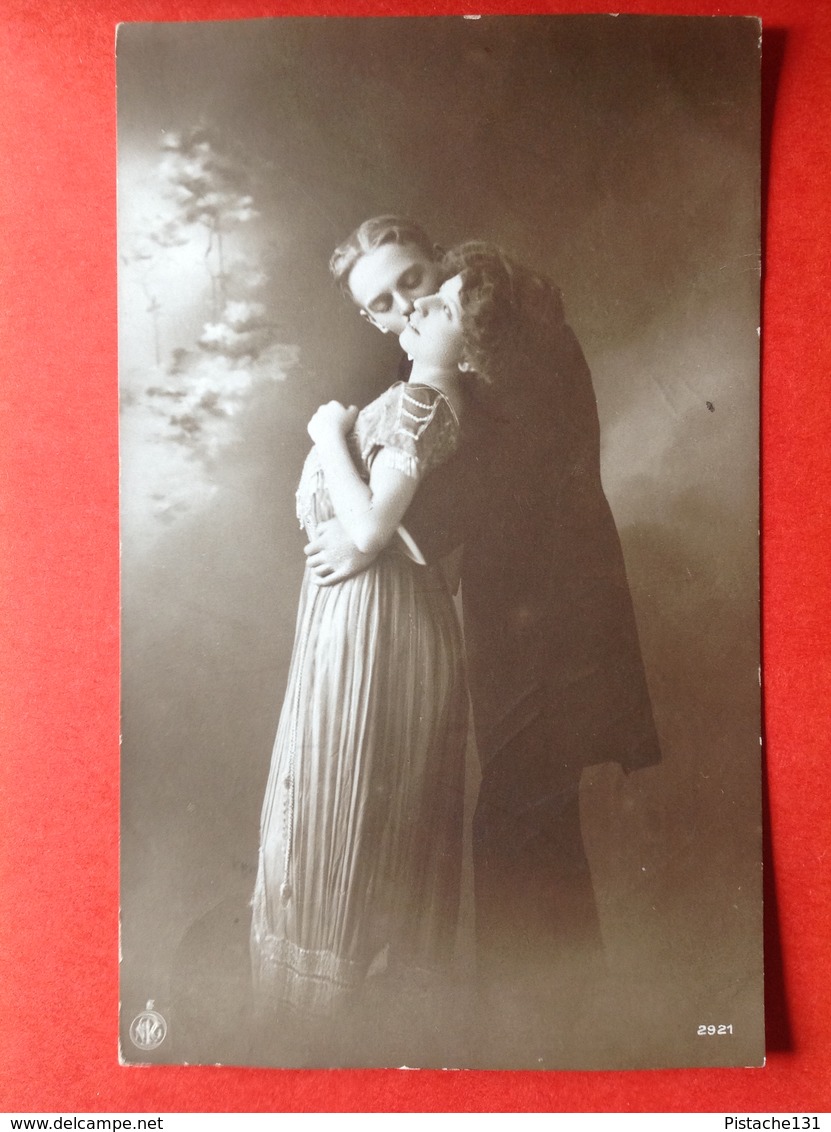 1913 - VERLIEFD KOPPEL - AMOUREUX - UN BAISER - EEN KUS - Couples