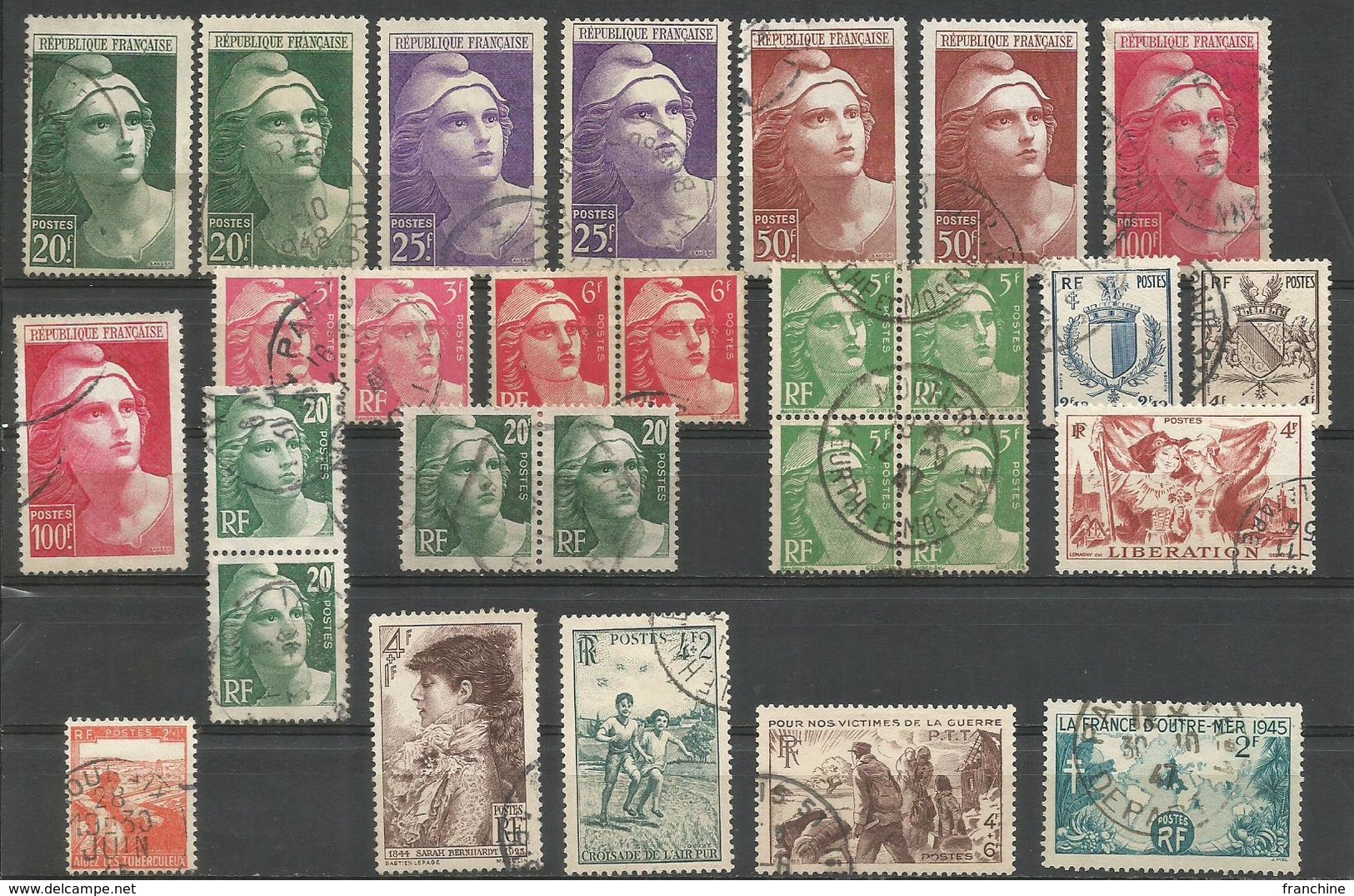 SUPERBE - ANNEE 1945 avec plusieurs nuances - 250 timbres oblitérés (o)