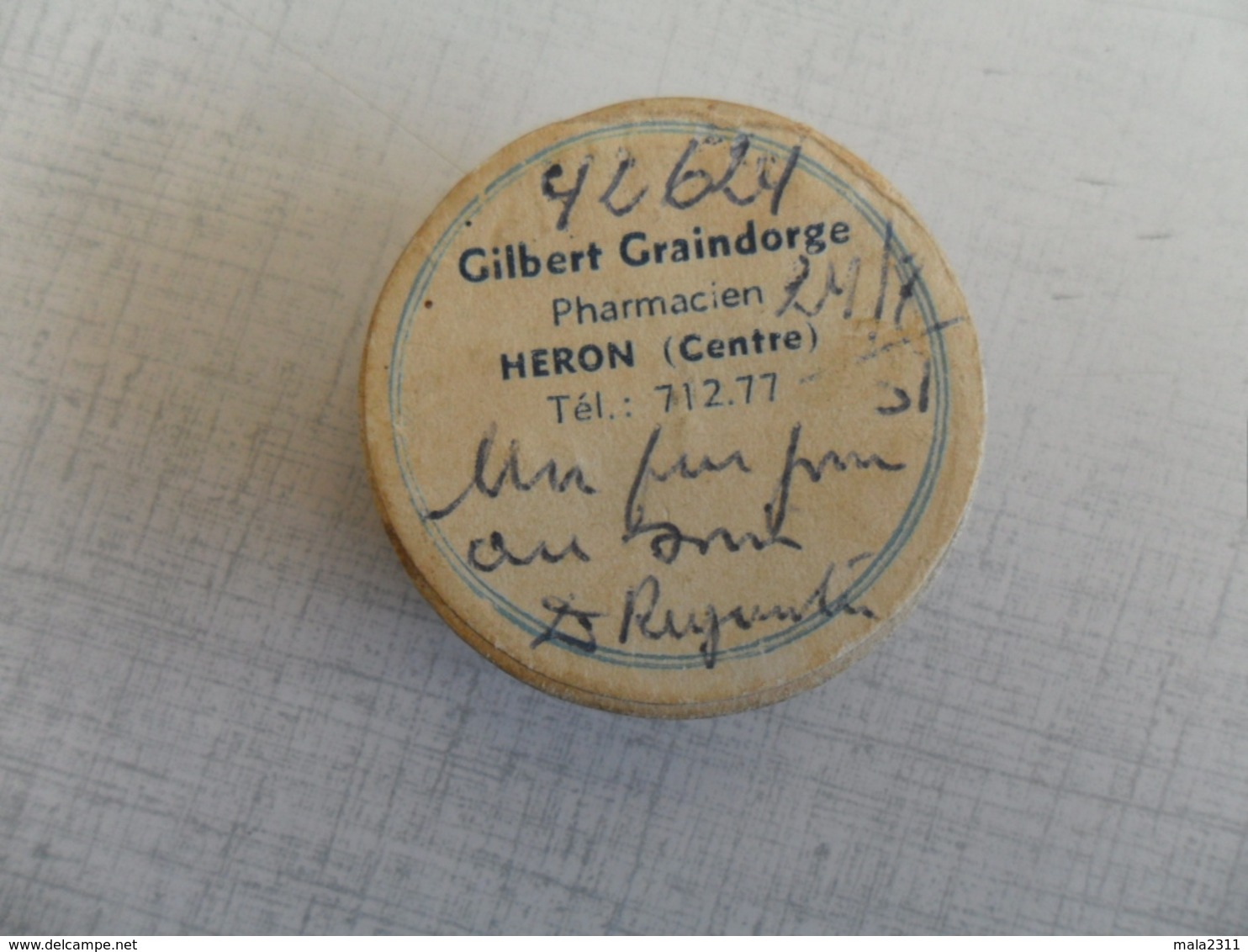 ANCIENNE BOITE MEDICAMENT CARTON /  PHARMACIEN GILBERT GRAINDORGE / HERON CENTRE   / DIAM 3,5X1,5CM - Medical & Dental Equipment