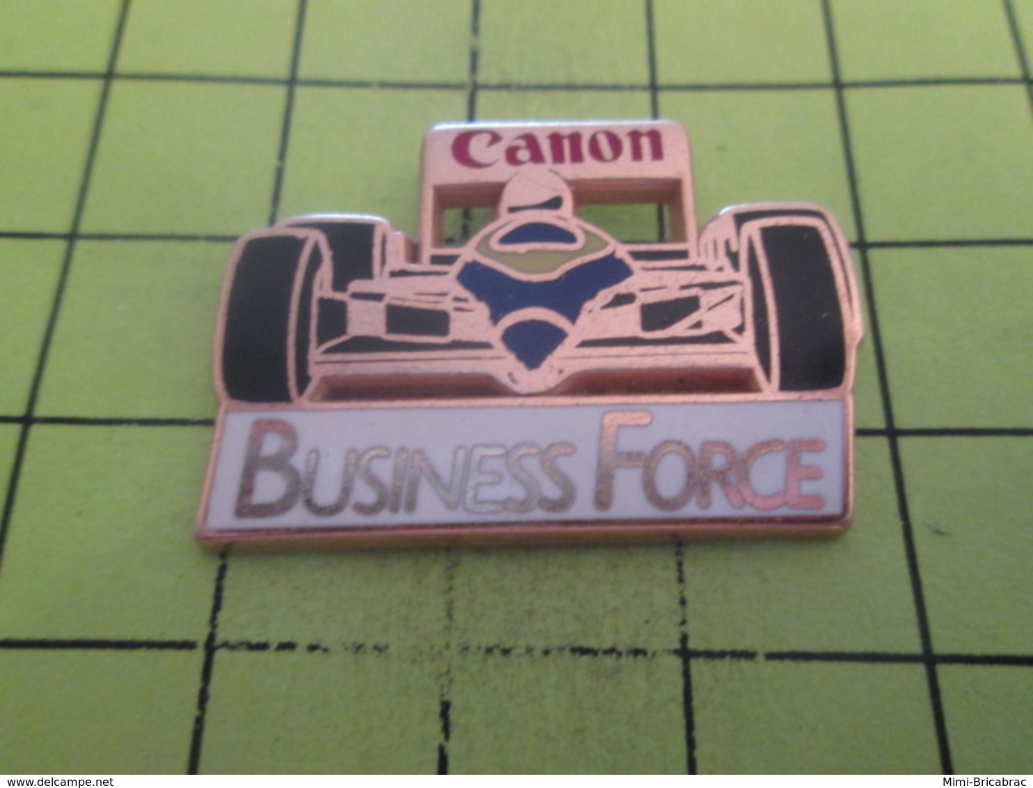 810H Pin's Pins / Beau Et Rare : THEME : AUTOMOBILES / F1 FORMULE 1 CANON BUSINESS FORCE Par DRAGO - F1