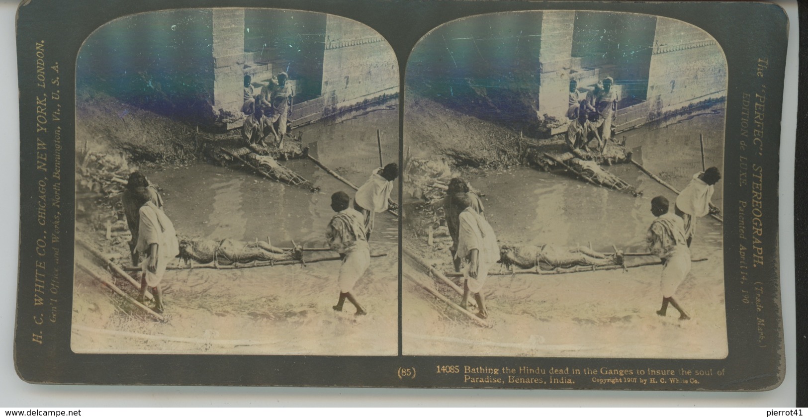 PHOTOS STEREO - INDE - INDIA - BENARES - Bathing The Hindu Dead In The Ganges To Insure The Soul Of Paradise - Stereoscopic