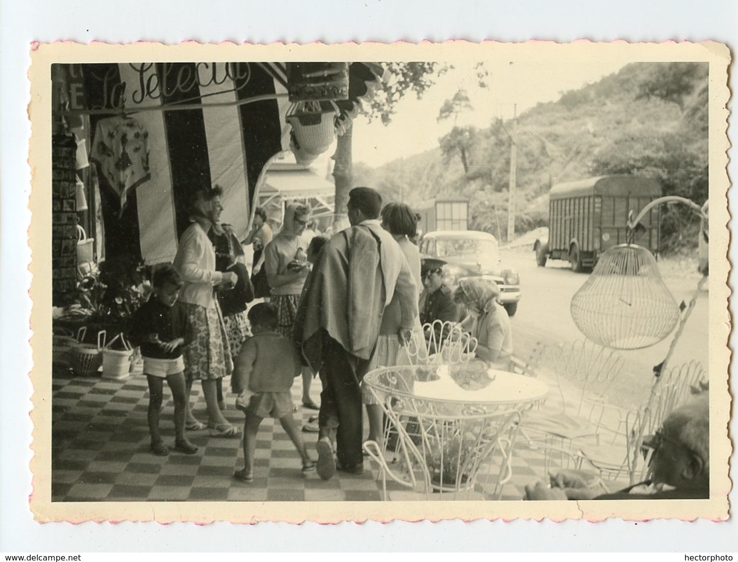 Homme Man Femme Woman 50s 60s Cage Oiseau Design Camionnette Bar Presentoir Carte Postale Vacances - Anonymous Persons