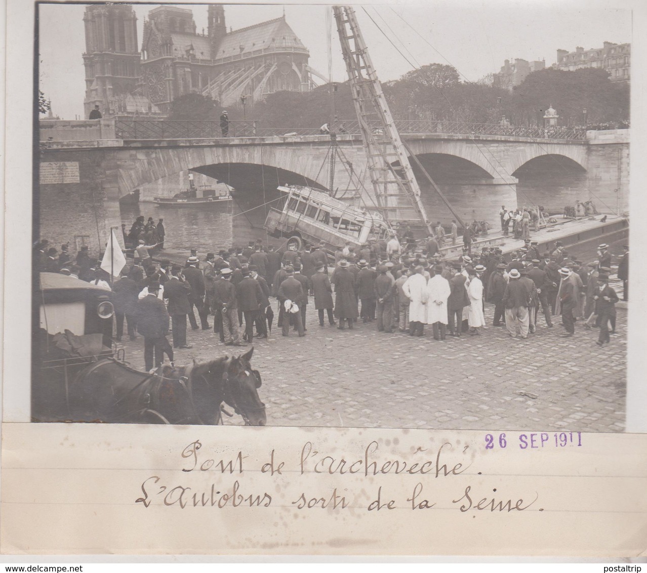 PONT DE L'ARCHEVÊCHÉ L'AUTOBUS SORTI  LA SEINE NOTRE DAME +- 18*13CM Maurice-Louis BRANGER PARÍS  (1874-1950) - Cars