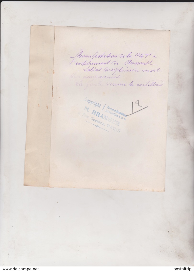 PARIS MANIFESTATION DE LA CGB A ENTERREMENT AERNOULT  CORBILLARD 18*13CM Maurice-Louis BRANGER PARÍS (1874-1950) - Guerra, Militares