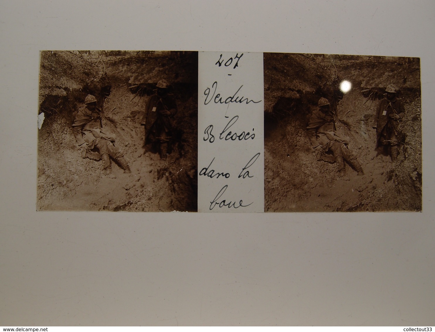 Photo Plaque De Verre Stéréoscopique Guerre 14-18 Poilus Verdun Tranchée Bléssés Dans La Boue - Diapositiva Su Vetro