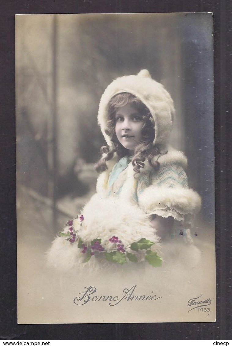 CPA Enfant Jolie Fillette élégante Aux Cheveux Bouclés Dans Robe En Dentelle Et Fourrure - Pretty Girl Photo - Abbildungen