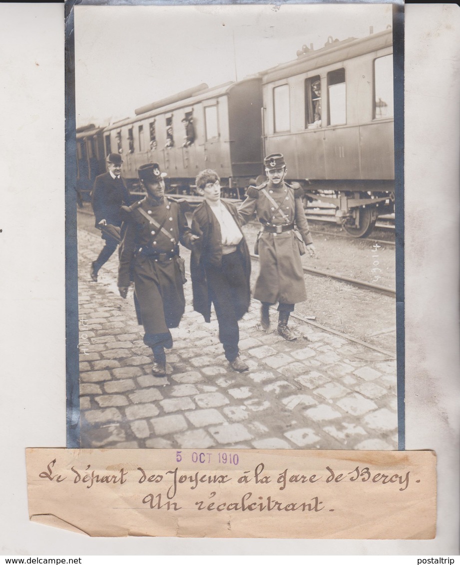 LE DÉPART DES JOYEUX A LA GARE DE BERCY UN RECALCITRANT  18*13CM Maurice-Louis BRANGER PARÍS (1874-1950) - Trenes