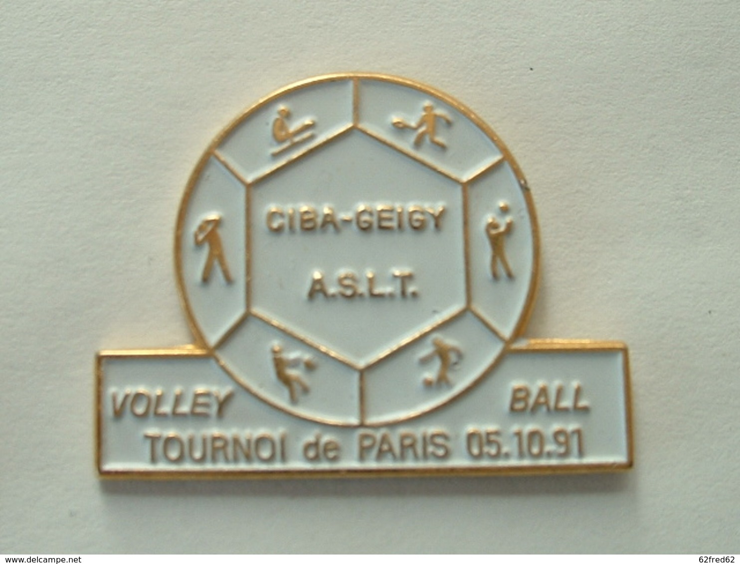 Pin's VOLLEYBALL - TOURNOI DE PARIS 91 - CIBA GEIGY - Volleybal