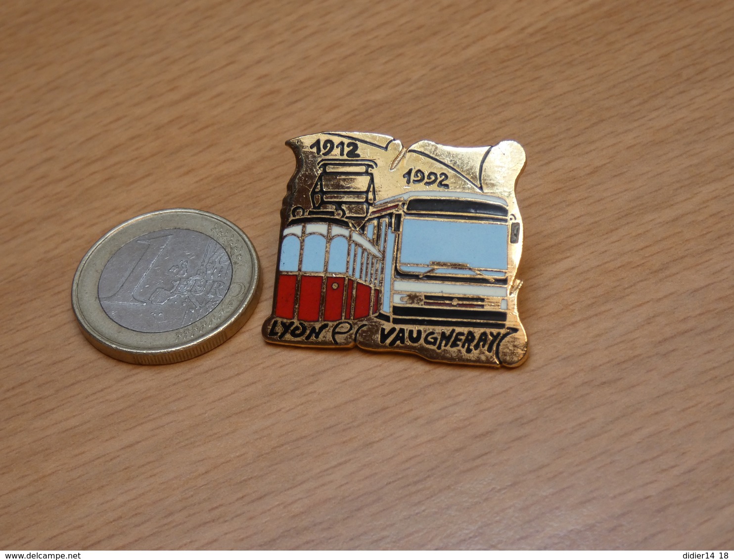 PIN'S .LYON VAUGNERAY. TRAIN TRAMWAY. 1912 1992. N°7.EGF. - Transports