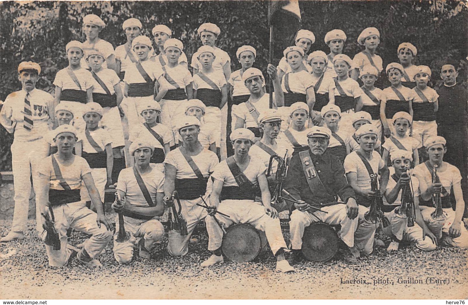 CPA à Identifier - Fanfare (photo : Lacroix, Gaillon, Eure) - Te Identificeren