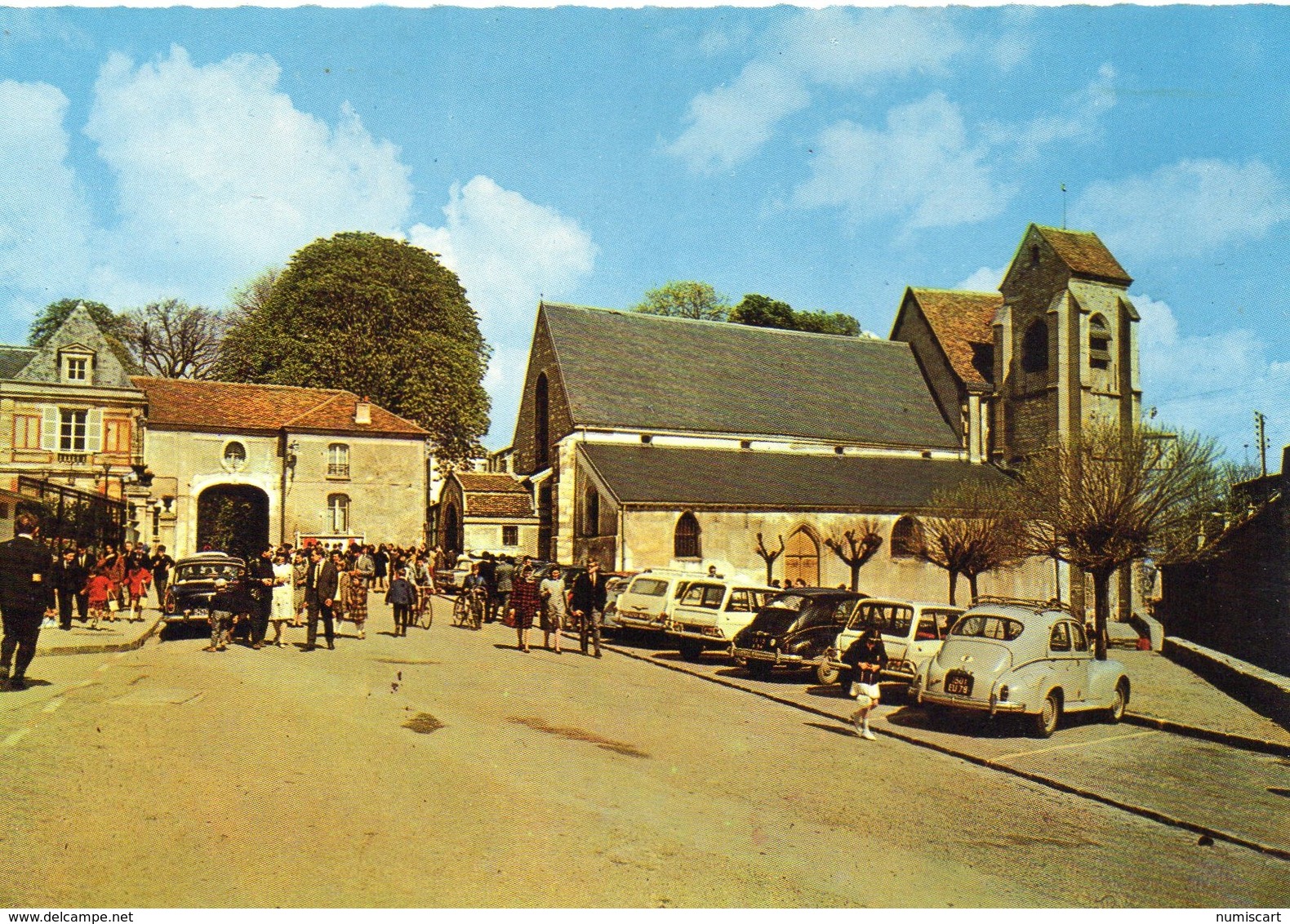 Villeneuve-le-Roi Très Animée Belle Vue De L'Eglise Voitures 203 Peugeot - Villeneuve Le Roi