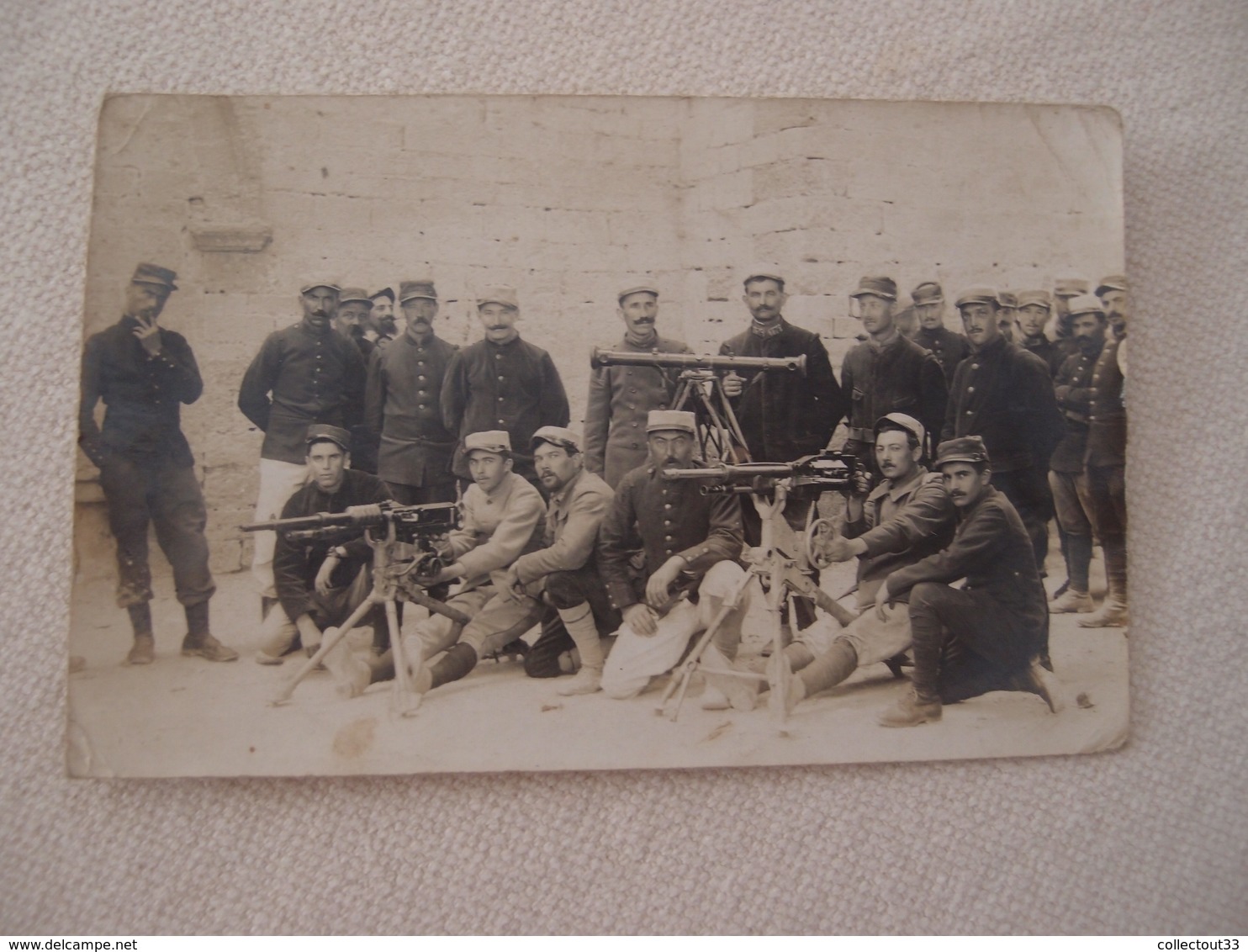 CPA Photo Militaria 14-18 Poilus En Tenue De Campagne Mitrailleuses - War 1914-18