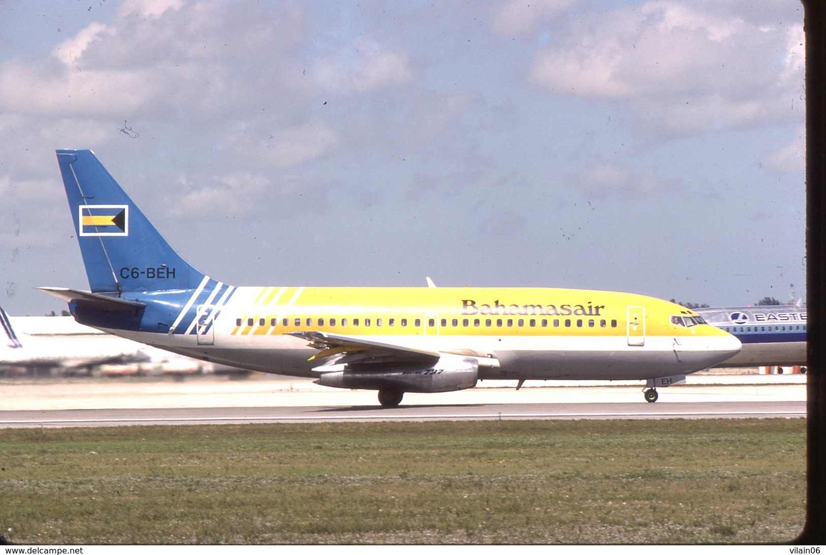 BAHAMAS AIR  B 737  C6-BEH   DIAPOSITIVE KODAK ORIGINAL - Diapositives (slides)