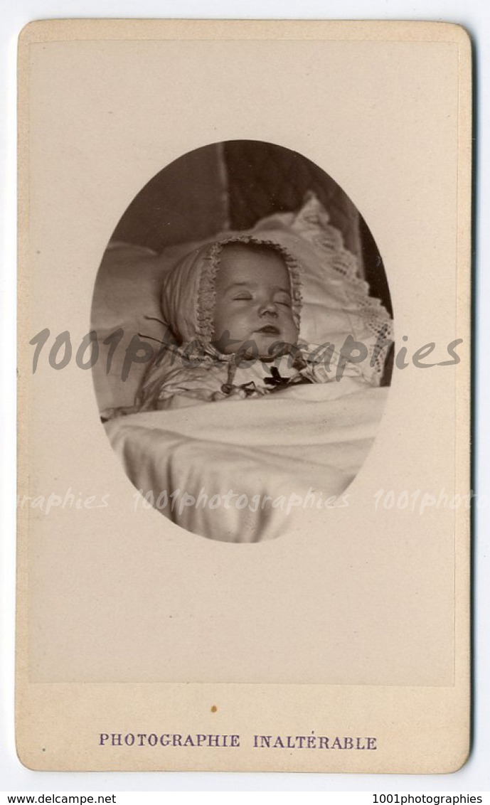 Portrait Post-mortem D&#039;un Enfant.  CVD G&eacute;ruzet Fr&egrave;res Photographie, Bruxelles. - Autres & Non Classés