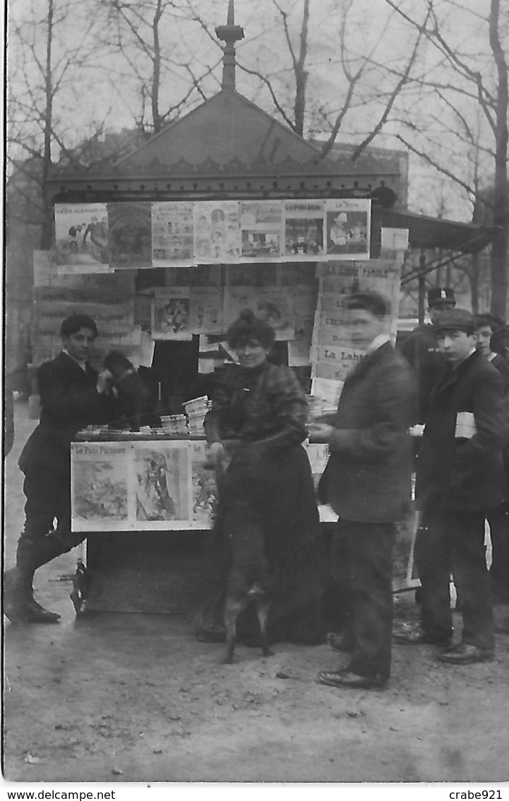 KIOSQUE A JOURNAUX CARTE PHOTO - Händler