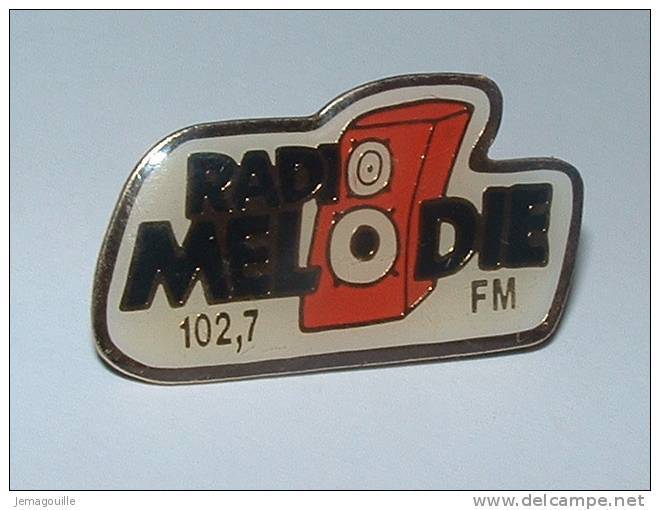 Pin's - RADIO MELODIE - 102.7 FM - Muziek