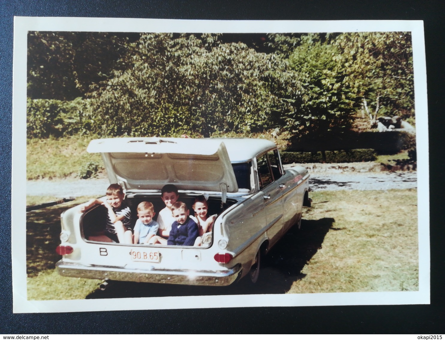 Vacances FRANCE ITALIE ÉGYPTE MÉLI-MÉLO DE 100 PHOTOS COULEURS MAJORITAIREMENT RECTANGULAIRES À BORDS BLANCS 1960 1970 - Personnes Anonymes