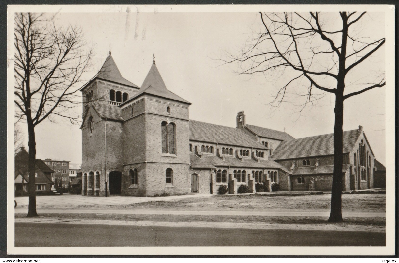 Apeldoorn St. Victorkerk - Jachtlaan - Apeldoorn