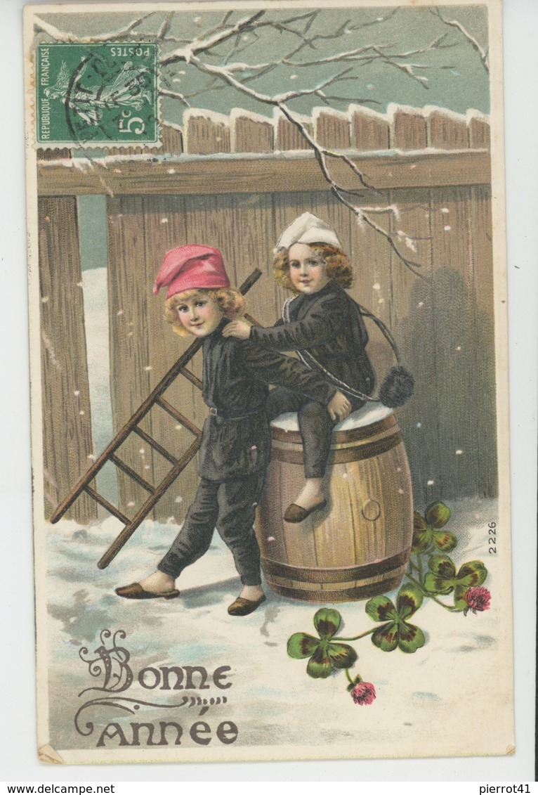 ENFANTS - Jolie Carte Fantaisie Gaufrée Enfants Petits Ramoneurs De "Bonne Année" (embossed Postcard) - Nieuwjaar