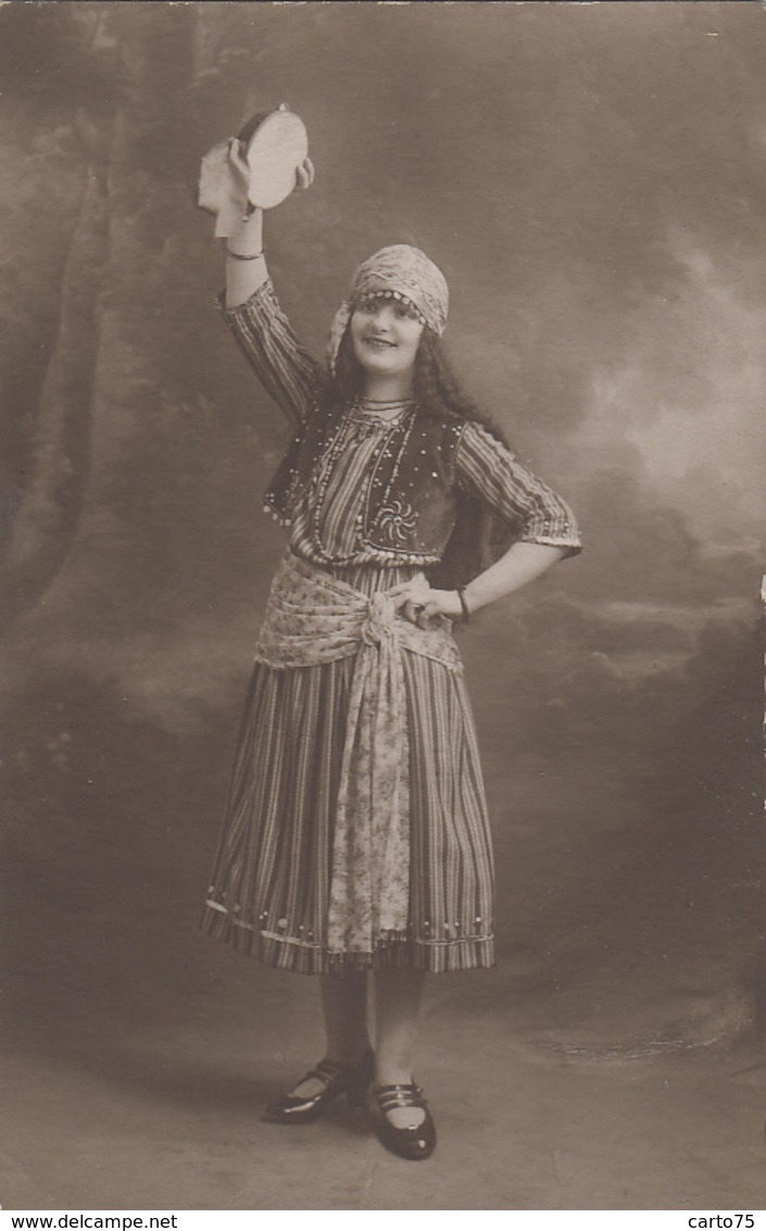 Spectacles - Danse - Jeune Fille Costume Déguisement - Fêtes - Gitane Tambourin - Carte-Photo - Tanz